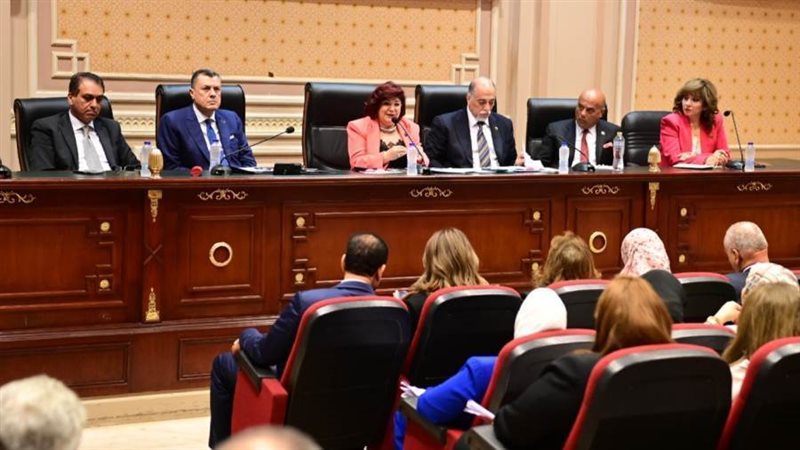 جانب من اجتماع اللجنة