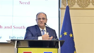 رئيس هيئة الدواء يناقش الإجراءات الاستراتيجية لتحويل مصر إلى مركز توطين الصناعات الدوائية