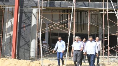 بالصور.. محافظ الغربية يتفقد إنشاء حضانة محلة مرحوم ومركز خدمات مصر بطنطا