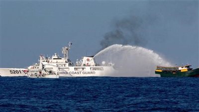 إصابة صيادين فلبينيين إثر انفجار محرك قاربهما في بحر الصين الجنوبي