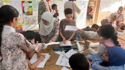 الأطفال يحتفلون بذكرى ثورة 30 يونيو بقصر ثقافة أحمد بهاء الدين بأسيوط 