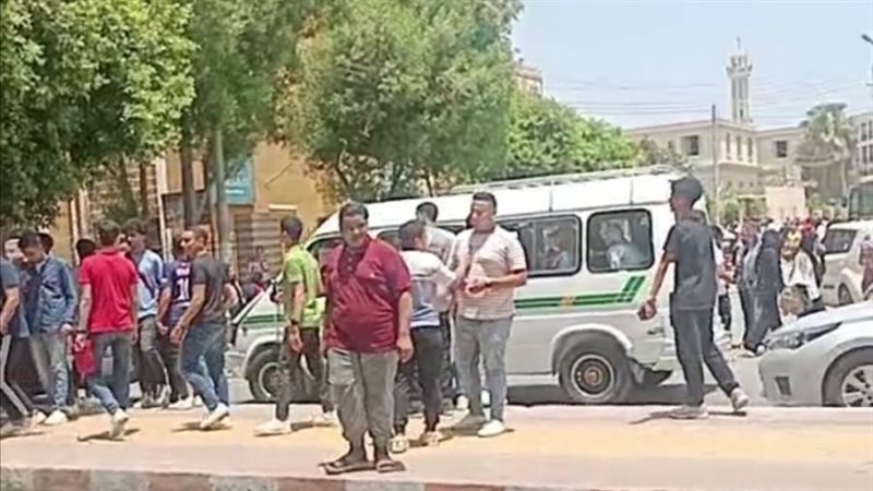 الطلاب عقب أداء الامتحان