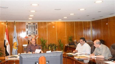 محافظ أسيوط يتابع آخر مستجدات ملف تقنين أراضي الدولة