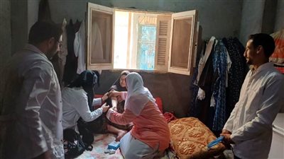 شاهد.. فرق الطوارئ المتنقلة تقدم خدمة الزيارة المنزلية للمسنين وذوي الهمم بالبحيرة