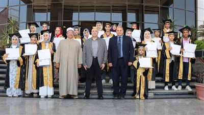 محافظ بني سويف يُكرّم أوائل شهادات التعليم الأساسي 