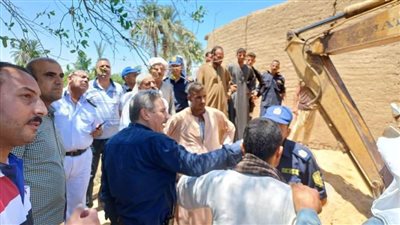 محافظ المنيا يعلن استخراج جثمان مواطن سقط في بئر بعمق 7 أمتار بمحيط منزله أثناء الحفر