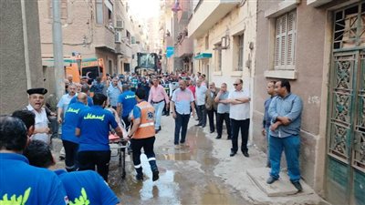 محافظ أسيوط يتابع جهود البحث عن مفقودين في المنزل المنهار