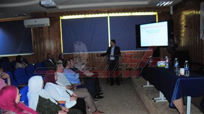 نائب رئيس جامعة كفر الشيخ يستعرض أهداف تنظيم الورش المختلفة