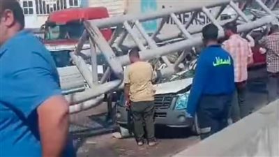 انهيار كوبري المشاة بالطريق الزراعي السريع أمام مجمع الكليات لجامعة دمنهور