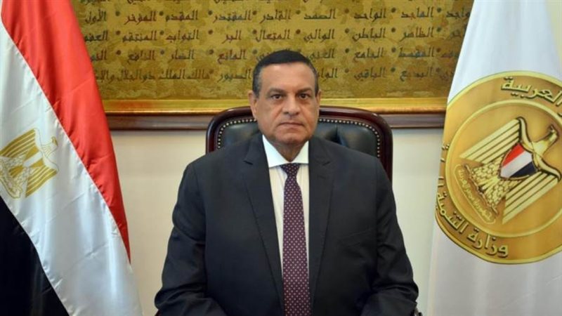 وزير التنميه المحليه