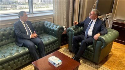 الملا يهنئ وزير البترول الجديد بتوليه المنصب