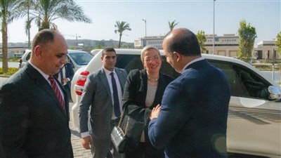 عقب أدائها اليمين الدستورية أمام الرئيس السيسي وزيرة البيئة تتوجه لمقر الوزارة بالعاصمة الإدارية الجديدة