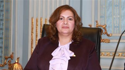 عايدة نصيف: 