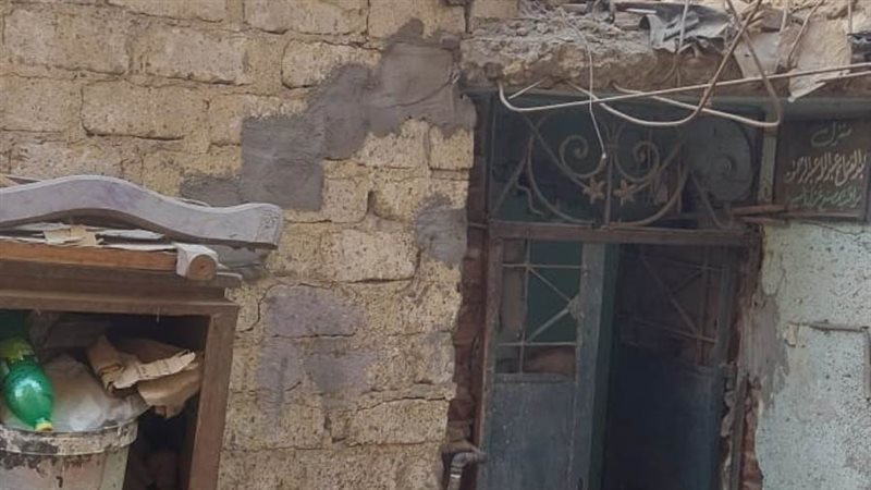 سقف المنزل المنهار