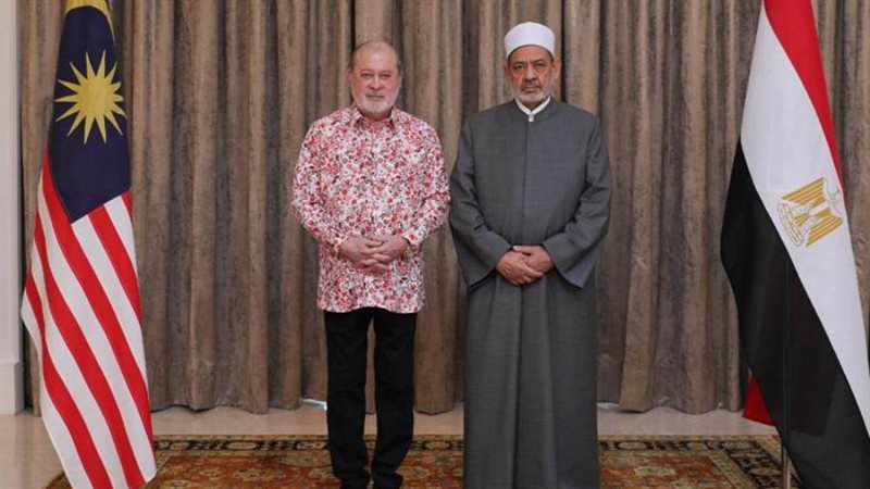 ملك ماليزيا يستقبل