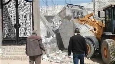 ضبط سلع فاسدة وإزالة تعديات خلال حملة بحي شرق الإسكندرية