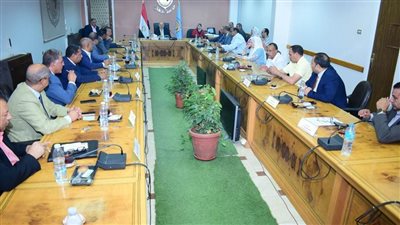 مجلس جامعة سوهاج يعقد اجتماعا طارئا