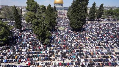 40 ألف فلسطيني يؤدون صلاة الجمعة في رحاب المسجد الأقصى