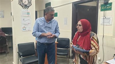 رئيس حي جنوب الغردقة يتابع معاملات المواطنين داخل المركز التكنولوجي |صور