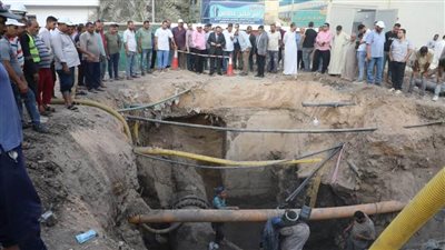 بعد ربط خط طرد الصرف الرئيسي.. عودة مياه الشرب بسمالوط بالمنيا.. صور