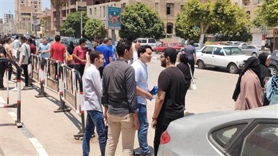 طلاب الثانوية العامة بالفيوم: امتحان الكيمياء عبارة عن السهل الممتنع