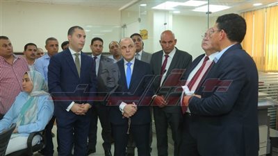 بعد وصوله مكتبه.. محافظ كفر الشيخ الجديد يتفقد إدارات الديوان العام