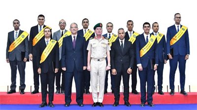 الأكاديمية العسكرية تحتفل بتخرج الدفعة الأولى 