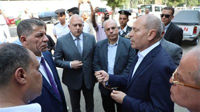 محافظ القاهرة يتفقد أحياء دار السلام والمعادي والبساتين ويوجه بالتواجد الميداني وحل مشاكل المواطنين