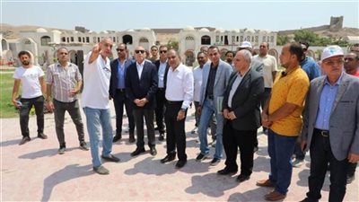 محافظ القاهرة يتابع الأعمال الجارية لإقامة 40 معرضًا لعرض منتجات قرية الفواخير بمصر القديمة