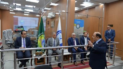 محافظ الإسماعيلية يتفقد الشبكة الوطنية الموحدة للطوارئ والسلامة العامة المتطورة 