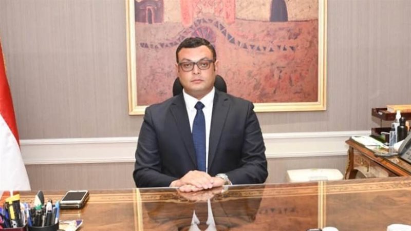 وزير الإسكان والمرافق