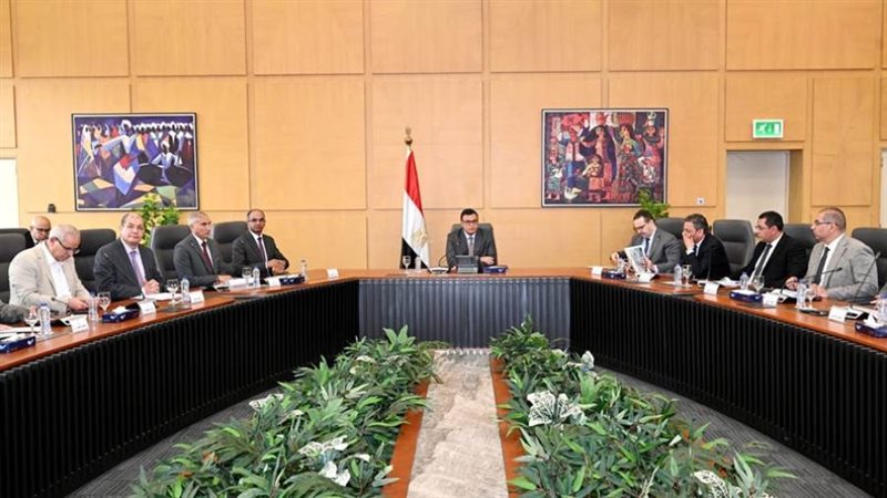 وزير الإسكان والمرافق