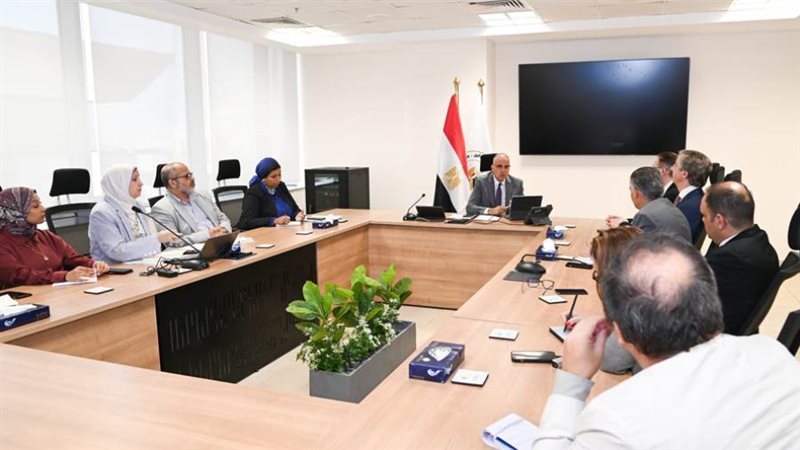 خلال الاجتماع