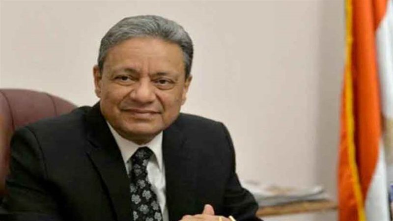 الكاتب الصحفي كرم