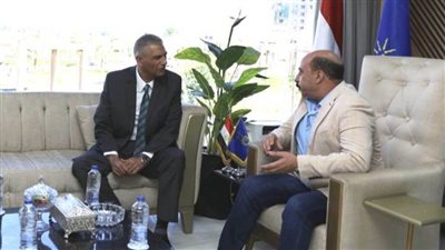 تنفيذ إجراءات تسليم وتسلم بين محافظ أسوان الجديد وسلفه 