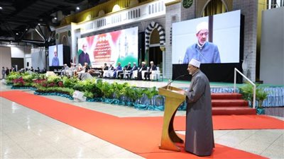 آلاف المسلمين التايلانديين من ٤٥ محافظة تايلاندية يلتقون شيخ الأزهر في بانكوك