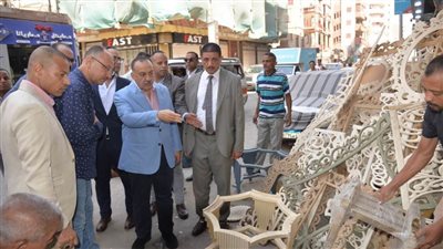  محافظ أسيوط يوجه بغلق محل وتشميعه وإحالة مالكه للنيابة لمخالفته إجراءات السلامة