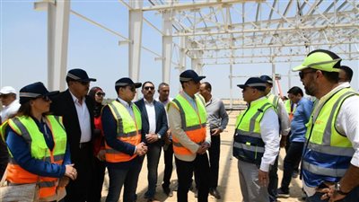 محافظ الفيوم يبدأ ولايته الجديدة بتفقد مصنع إنتاج الضفائر الكهربائية 