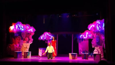 مشروع تخرج دفعتي ديكور وتمثيل في فنون مسرحية