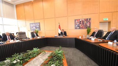 وزير الإسكان: 