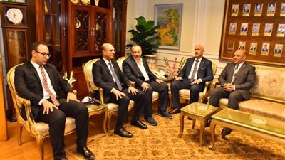 محافظ أسيوط يلتقي رئيس جامعة أسيوط ويؤكد أهمية التعاون المشترك مع الجامعة ومراكزها البحثية