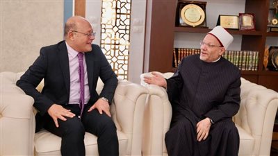 رئيس جامعة سوهاج يقدم التهنئة للدكتور شوقي علام بمناسبة العام الهجري الجديد