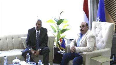 محافظ أسوان يلتقي مدير الأمن ويؤكد على تعزيز الخدمات الأمنية وإزالة التعديات ورفع الإشغالات لإعادة الانضباط للشارع الأسواني