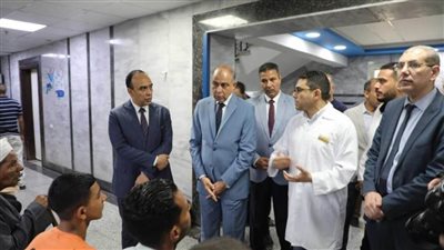 محافظ المنيا يجري جولة تفقدية مفاجئة بالمستشفيات للتأكد من انتظام سير العمل.. صور
