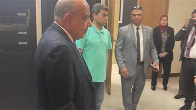 في زيارة مفاجئة.. وزير الكهرباء والطاقة المتجددة يتفقد المركز القومي للتحكم التبادلي 
