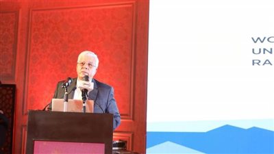 وزير التعليم العالي يُكرم رئيس جامعة قناة السويس لظهور الجامعة المتميز بتصنيف QS العالمي