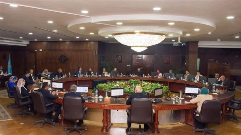 جانب من اجتماع جامعة