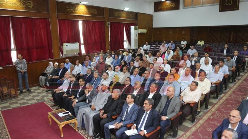 خلال الاجتماع