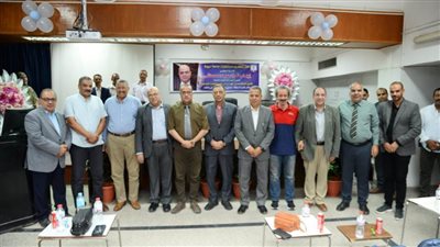 مستشفيات جامعة أسيوط تنظم حفلًا لتكريم الدكتور إيهاب فوزي تقديرًا لجهوده.. صور 