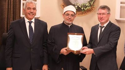 المستشار الروسي يشيد بجهود جامعة الأزهر في نشر قيم الوسطية في العالم 